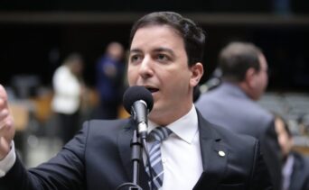 projeto-obriga-preso-a-pagar-por-uso-e-manutencao-de-tornozeleira-eletronica