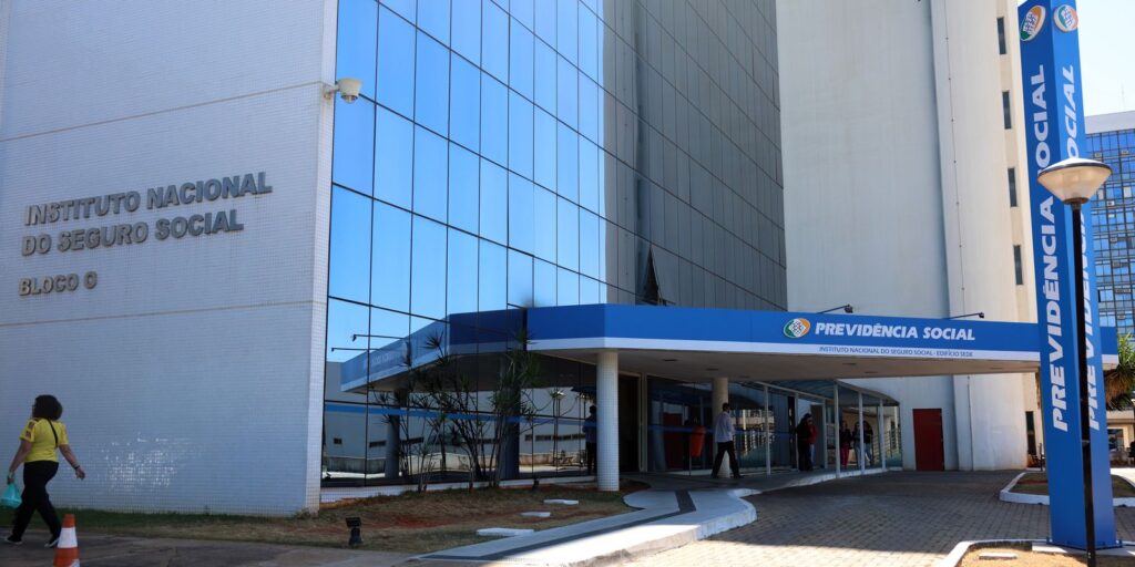 ações regressivas por feminicídio, ressarcimento INSS feminicídio, AGU feminicídio, pensão por morte INSS, combate à violência contra mulher, responsabilização criminal